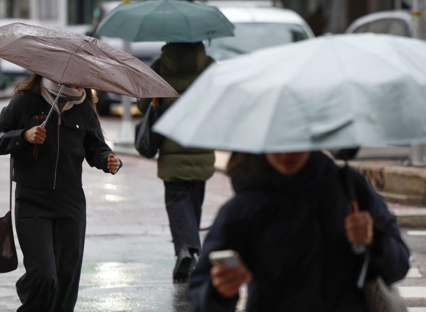 La borrasca Kristin mantiene inestabilidad en Madrid con fuertes rachas de viento y lluvia