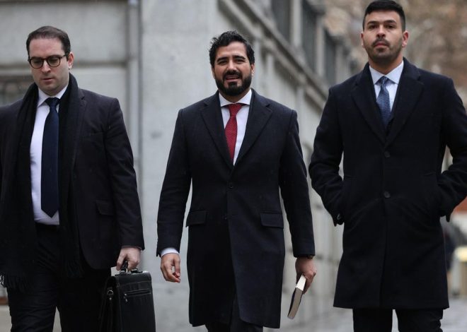 Alvise niega el acoso a sus eurodiputados y aprovecha su declaración en el Supremo para hacer campaña