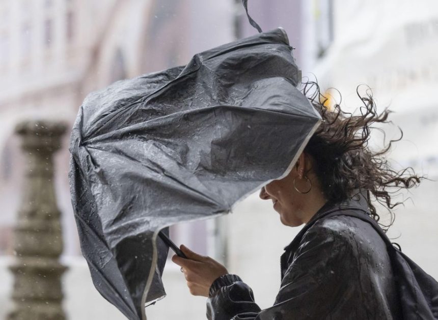 La borrasca Harry se despide con lluvias abundantes y olas de hasta seis metros