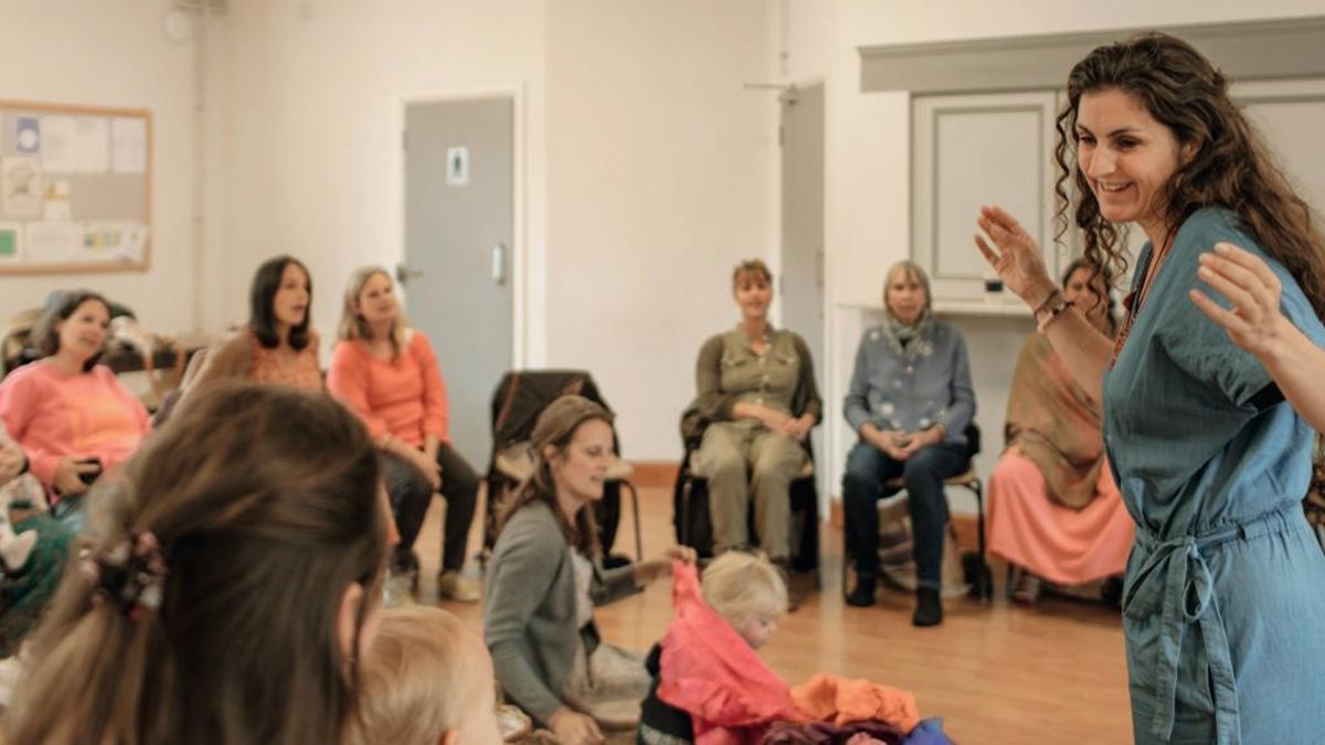 Madres que cantan juntas para cuidar su salud mental: «Ha sido sanador»