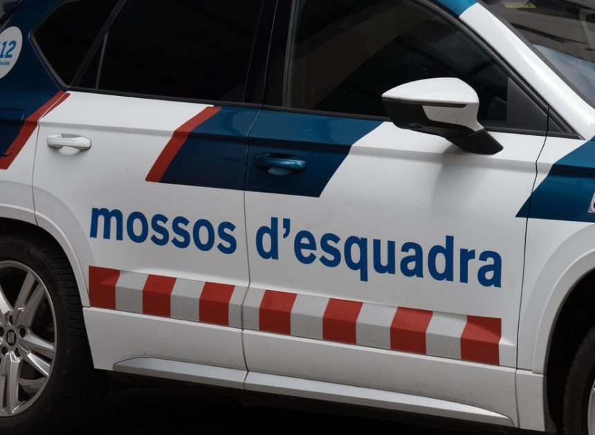 Los Mossos buscan a un hombre por herir gravemente a su pareja y a su suegra en Calella (Barcelona)