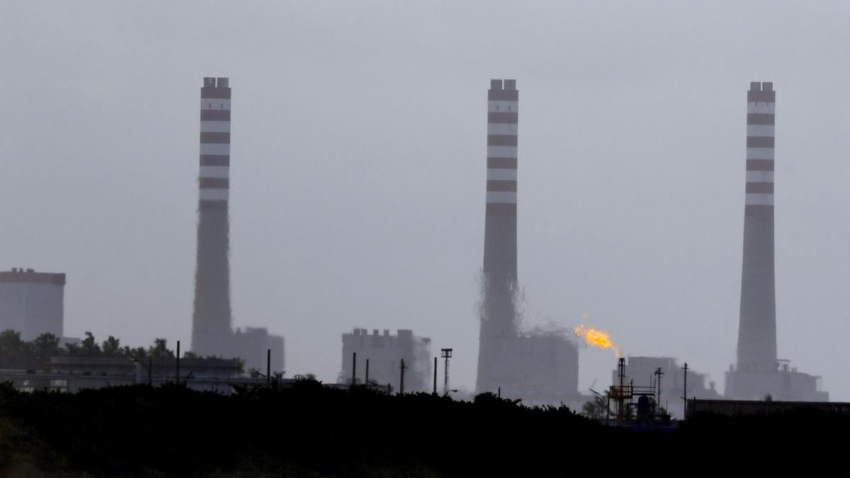 Trump dice que Venezuela entregará a EEUU entre 30 y 50 millones de barriles de petróleo