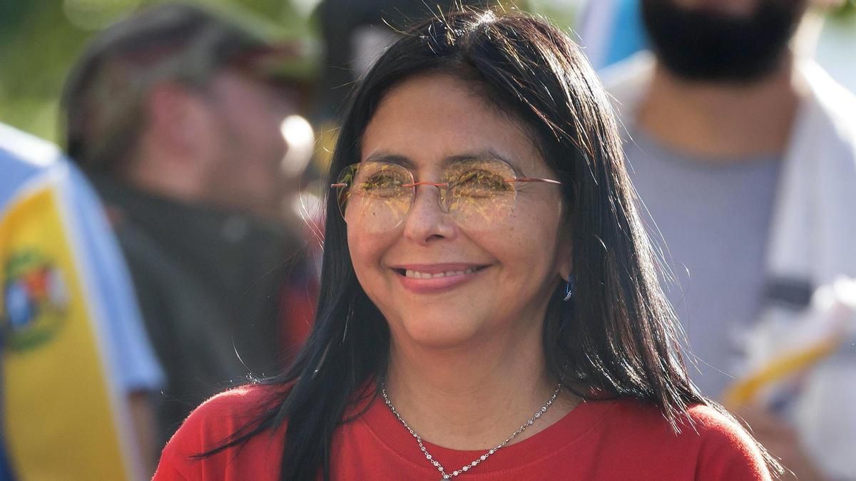 Delcy Rodríguez jura «con dolor y con honor» como primera presidenta de Venezuela tras la agresión militar de EEUU