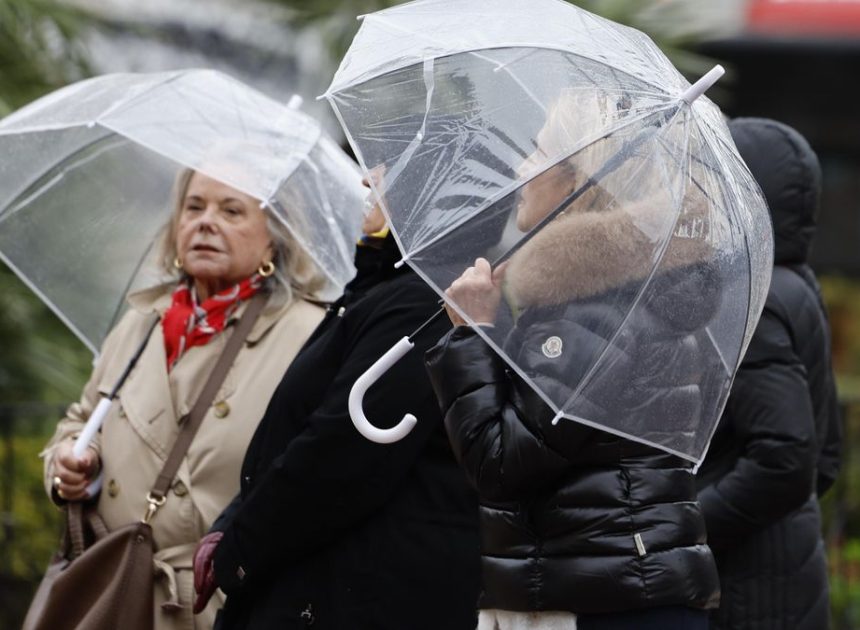 La borrasca Harry deja este lunes mala mar, rachas intensas de viento, lluvias muy persistentes y nevadas copiosas