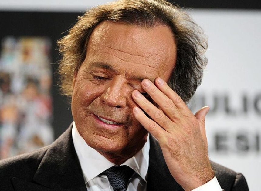 Julio Iglesias intenta desacreditar las acusaciones contra él al señalar a dos mujeres como las supuestas denunciantes protegidas por la Fiscalía