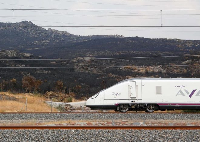 Adif baja la velocidad a 220 km/h en el entorno de Angrois tras avisos de maquinistas por el estado de la vía