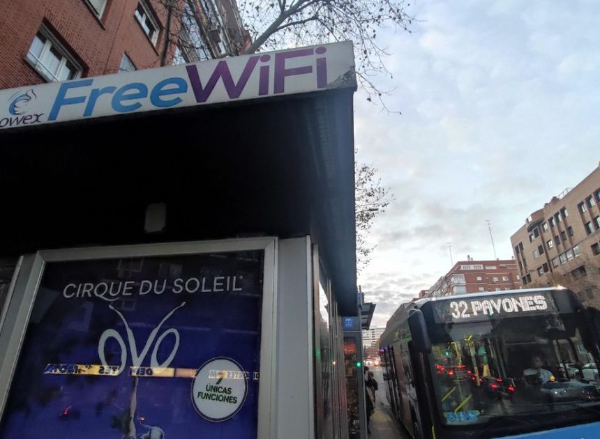 Vestigios urbanos de un fraude: Gowex, la empresa que prometió wifi gratis en todo Madrid y sigue en sus quioscos
