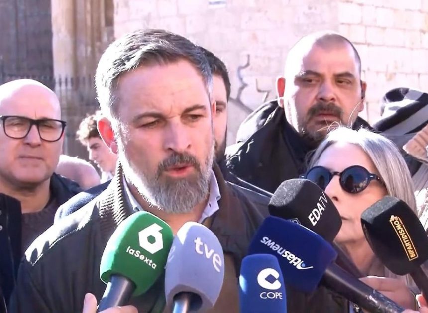 Abascal asegura que las denuncias contra Julio Iglesias son un plan del Gobierno «para que no se hable de corrupción»