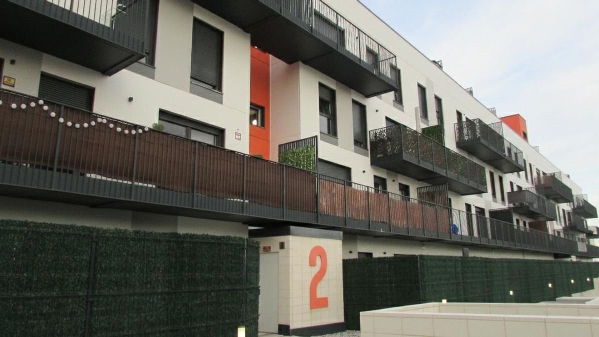 Vecinos de las viviendas públicas de Tres Cantos que denuncian desperfectos reclamarán por el cobro del IBI: «Es ilegal»