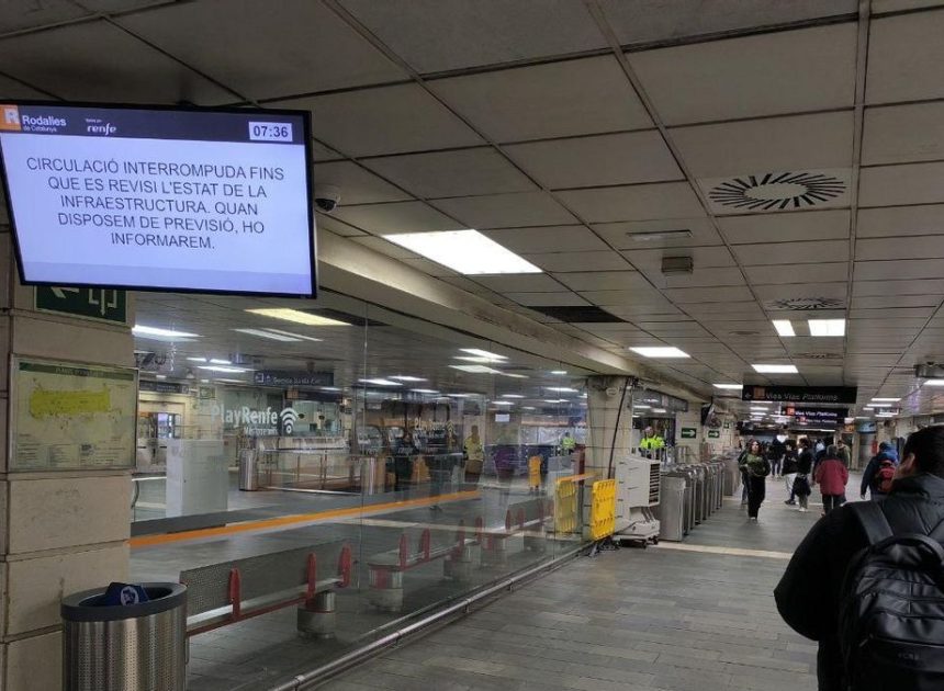 Rodalies suspende todo el servicio en Catalunya hasta confirmar «la seguridad» de la red tras el accidente