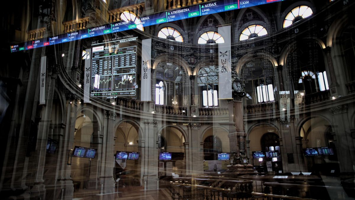 El Ibex alcanza nuevos máximos tras el ataque a Venezuela y roza los 17.600 puntos