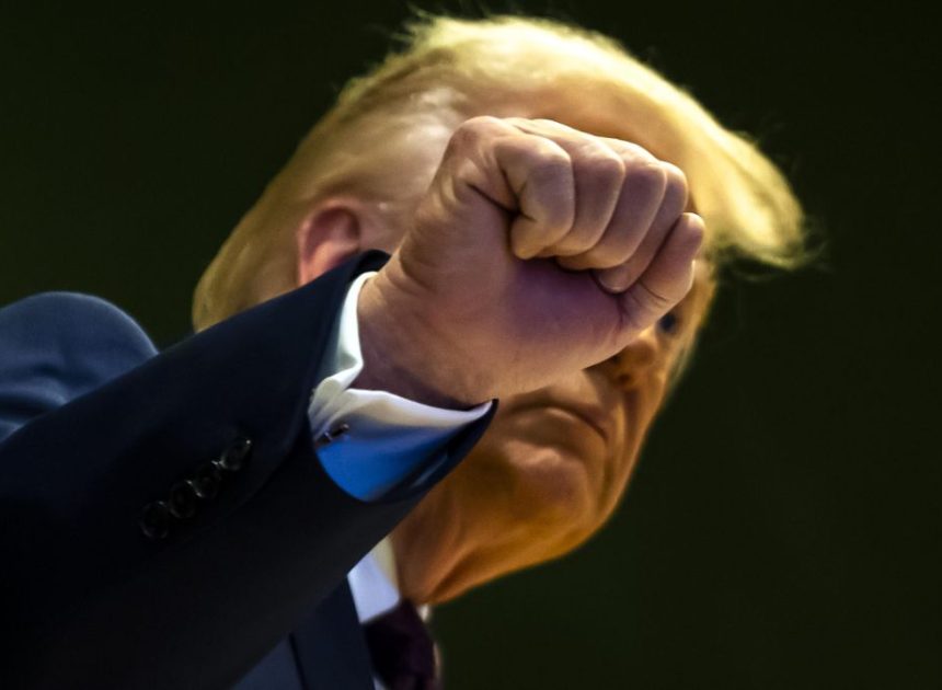 Trump anuncia una demanda contra JP Morgan de 5.000 millones de dólares por una supuesta «exclusión bancaria por motivos políticos»