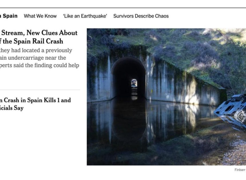Un fotógrafo de New York Times localiza el chasis desprendido de los bajos de un tren en el accidente de Adamuz