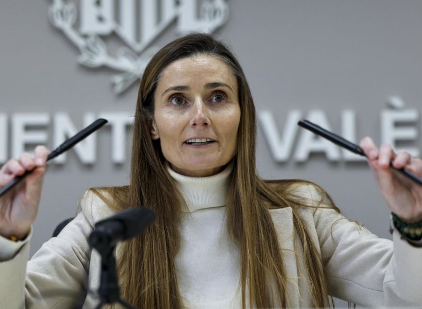 La concejala valenciana de Vox acusada por delito de odio pide al pleno que rechace un «uso partidista del derecho penal»