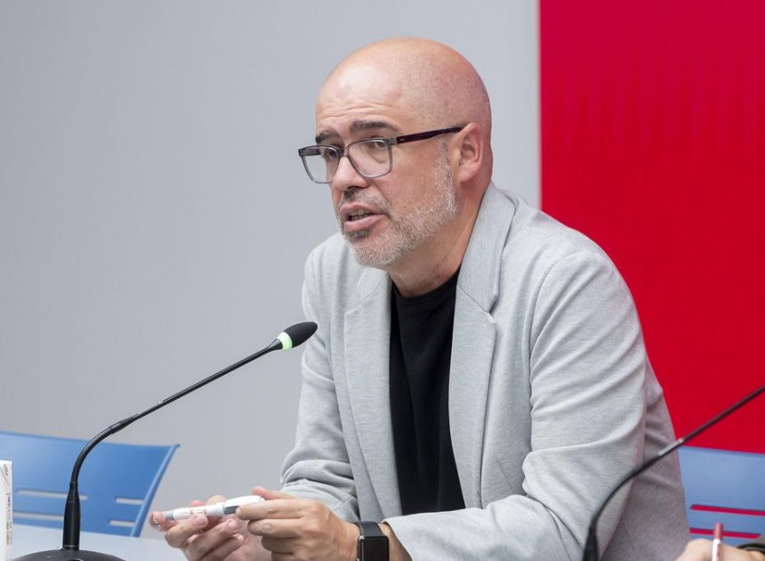 El líder de CCOO apuesta por sindicalizar a los migrantes para «que no se conviertan en mano de obra barata»