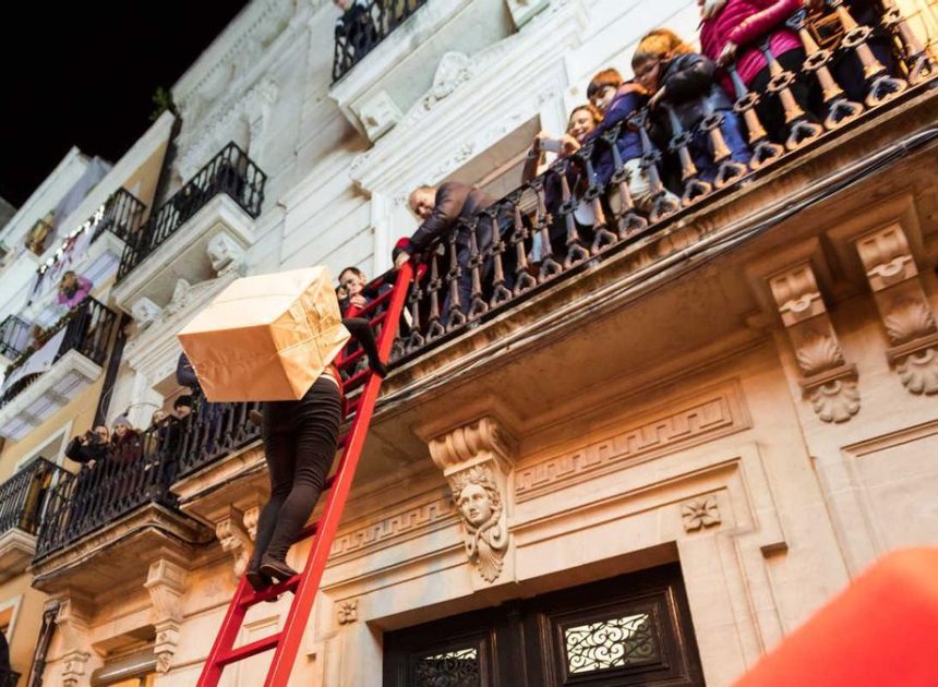 Cuando los Reyes Magos no esperan al día 6: la tradición de comarcas valencianas de recibir los regalos la noche anterior