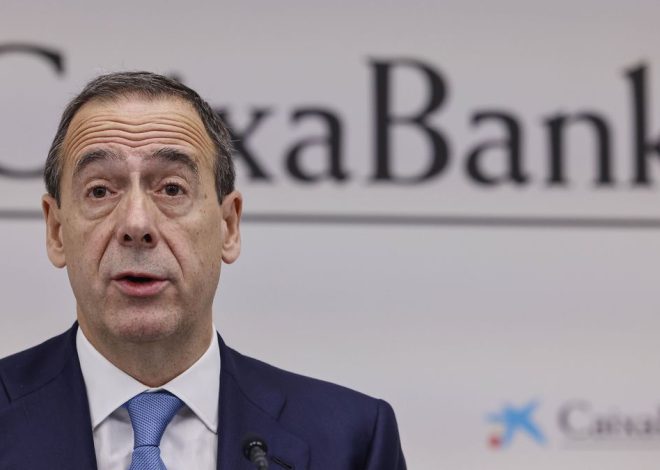El consejero delegado de Caixabank reconoce que «cada vez es más difícil acceder a una vivienda»
