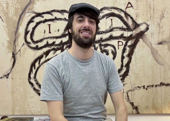 El escritor David Uclés gana el 82º Premio Nadal con ‘La ciudad de las luces muertas’