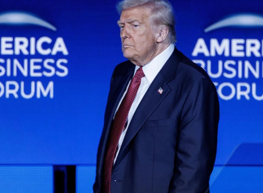 Trump alienta las protestas en Irán y llama a «tomar las instituciones» del país: «La ayuda está en camino»