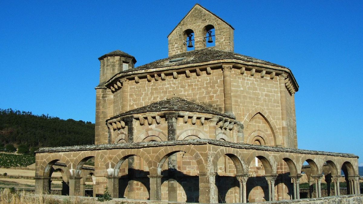 A menos de media hora de Pamplona: la misteriosa ermita medieval situada sobre un punto geodésico