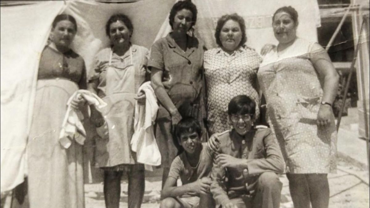 Trabajadores hacinados en sótanos y jornadas sin descanso: la historia silenciada del ‘boom’ turístico en Balears