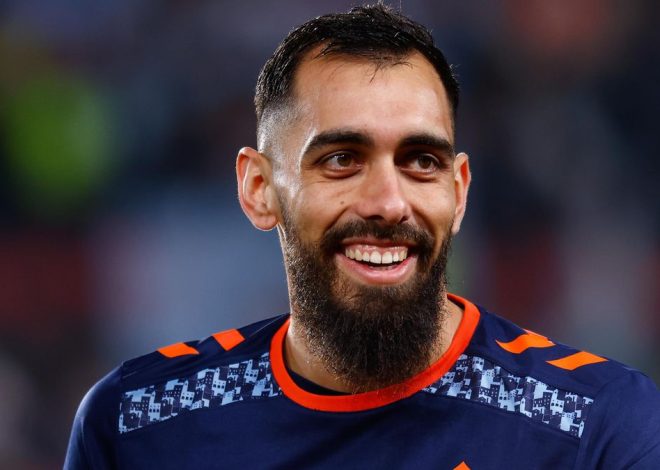 La respuesta irónica de Borja Iglesias tras volver a sufrir insultos homófobos: «Qué raro, si esto en el fútbol no pasa nunca»