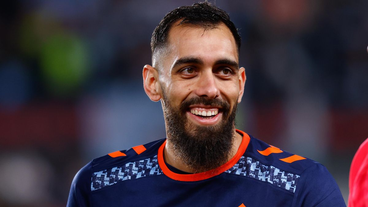 La respuesta irónica de Borja Iglesias tras volver a sufrir insultos homófobos: «Qué raro, si esto en el fútbol no pasa nunca»