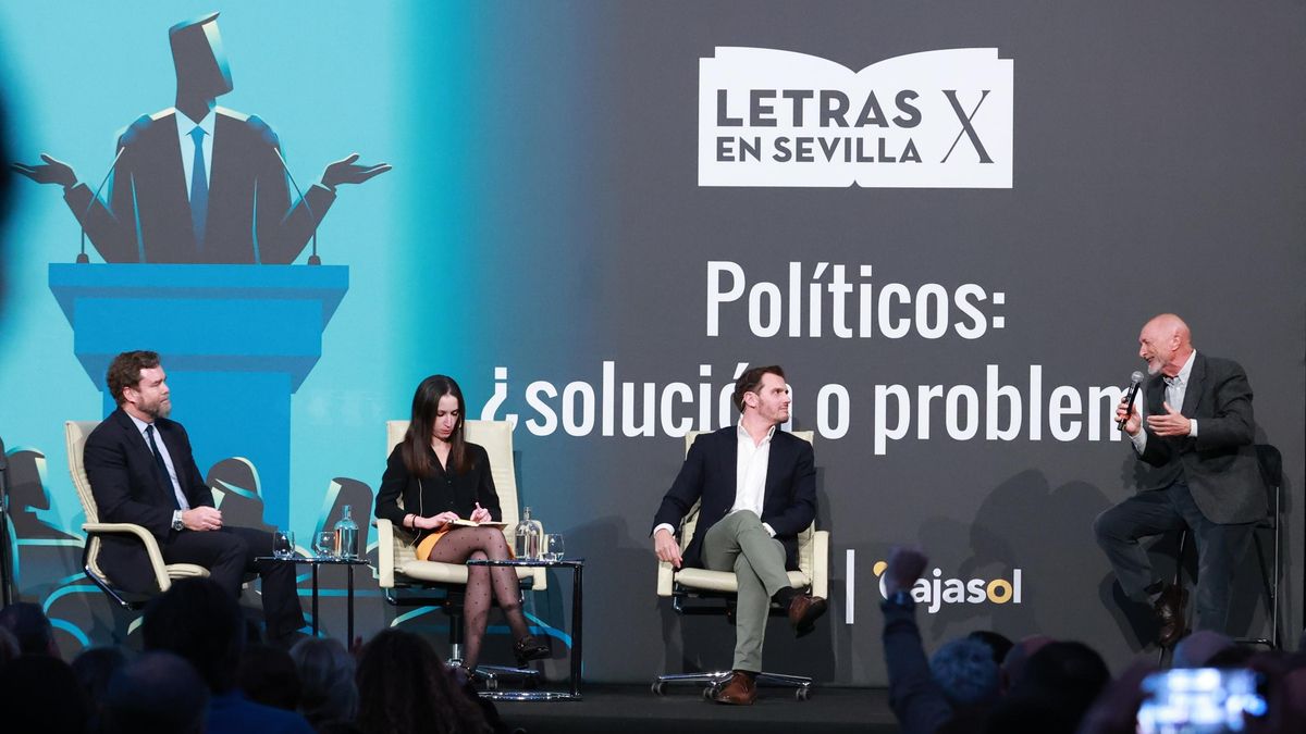 Pérez-Reverte aplaza el ciclo sobre la Guerra Civil tras la renuncia de varios participantes que achaca a la presión de la «ultraizquierda»