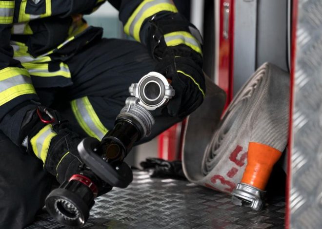 Con un hacha y un bidón de gasolina: un bombero intenta quemarse a lo bonzo en Murcia