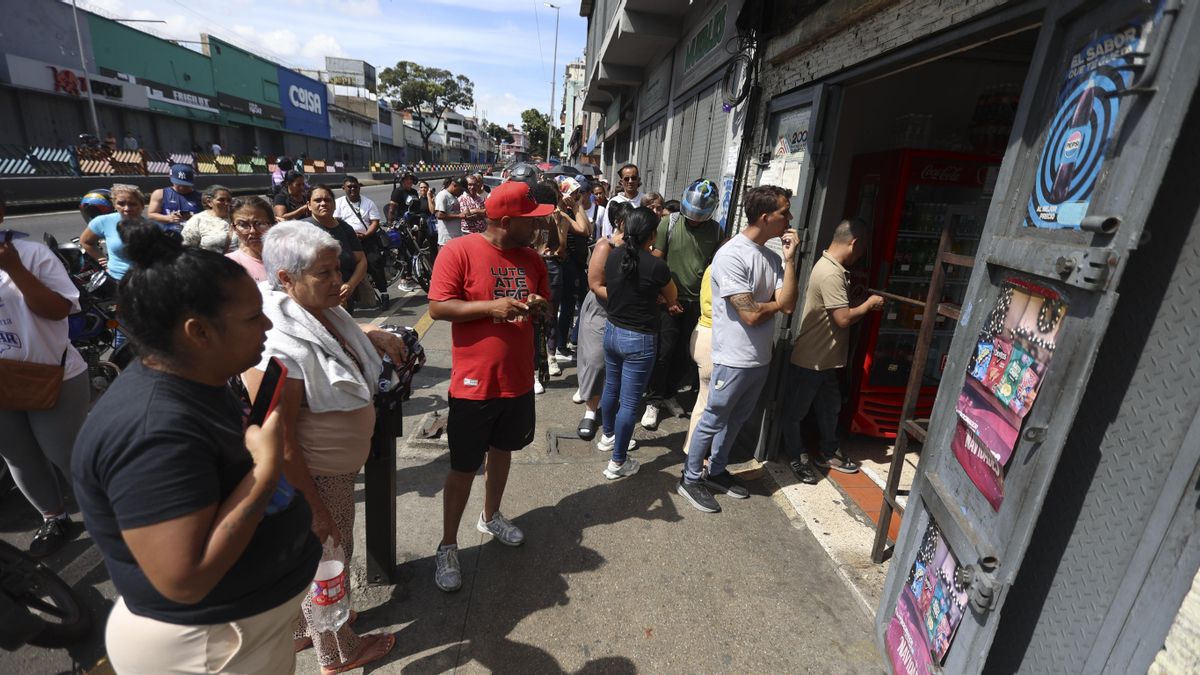Pocas celebraciones y muchas colas en los supermercados en Caracas:  «Si querían la paz, esta no es la forma»
