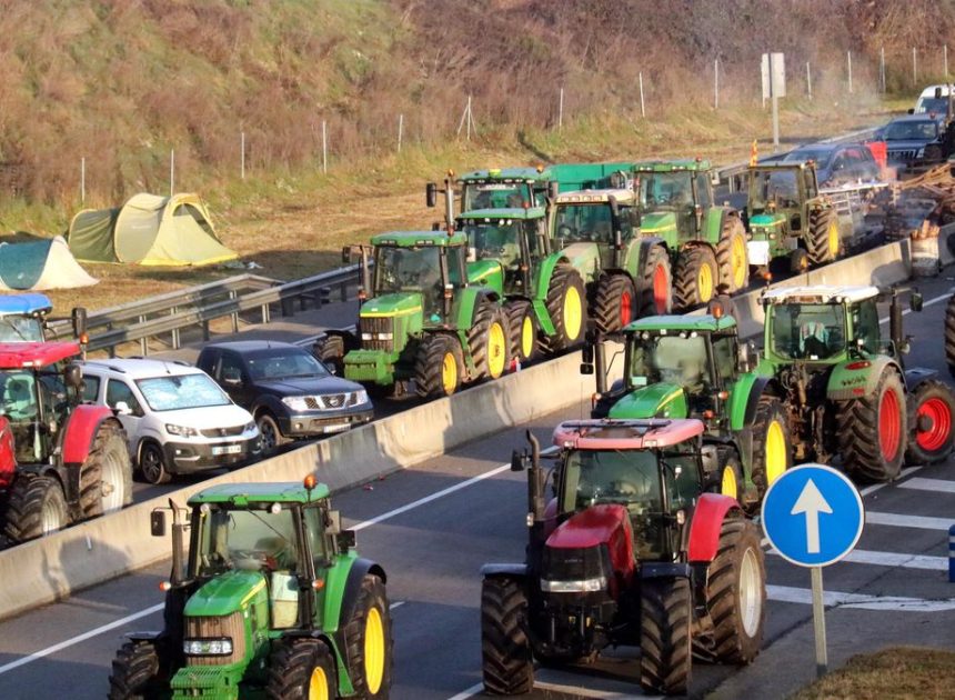 Los agricultores presionan al Govern para que rechace el acuerdo de Mercosur con 24 horas de cortes de carreteras