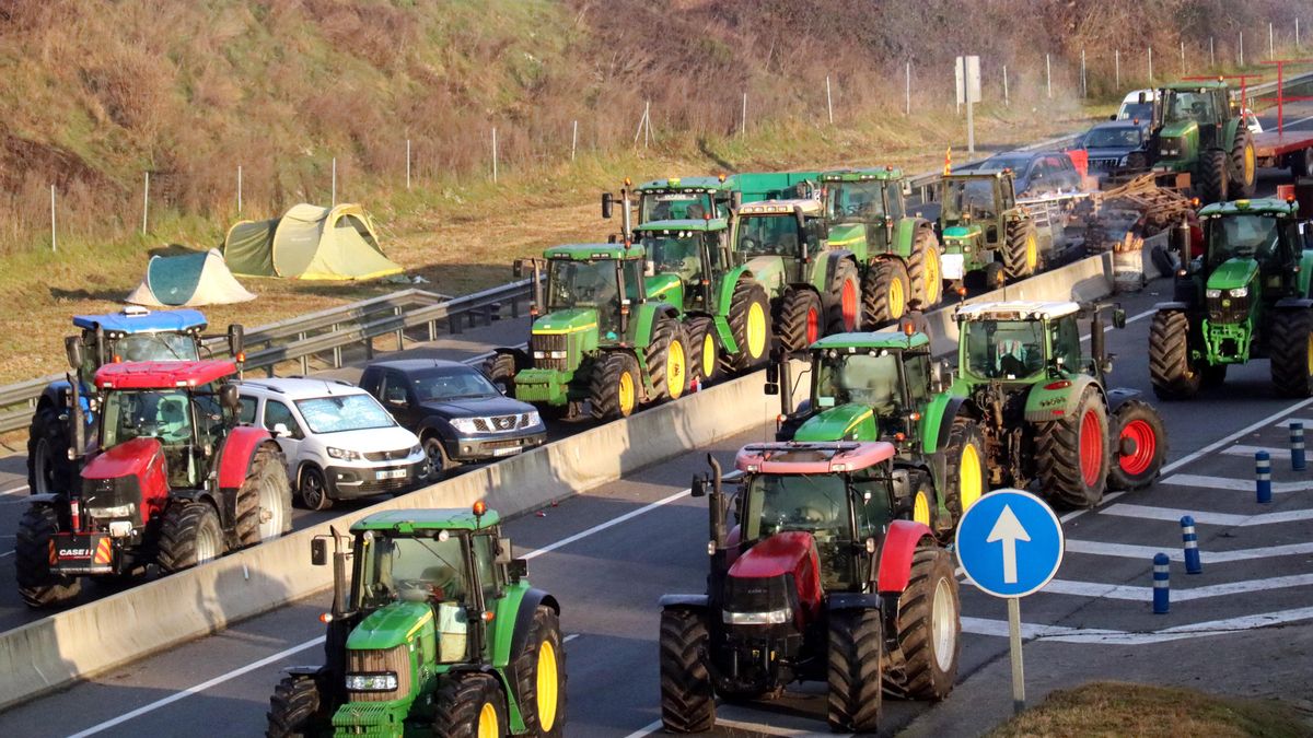 Los agricultores presionan al Govern para que rechace el acuerdo de Mercosur con 24 horas de cortes de carreteras
