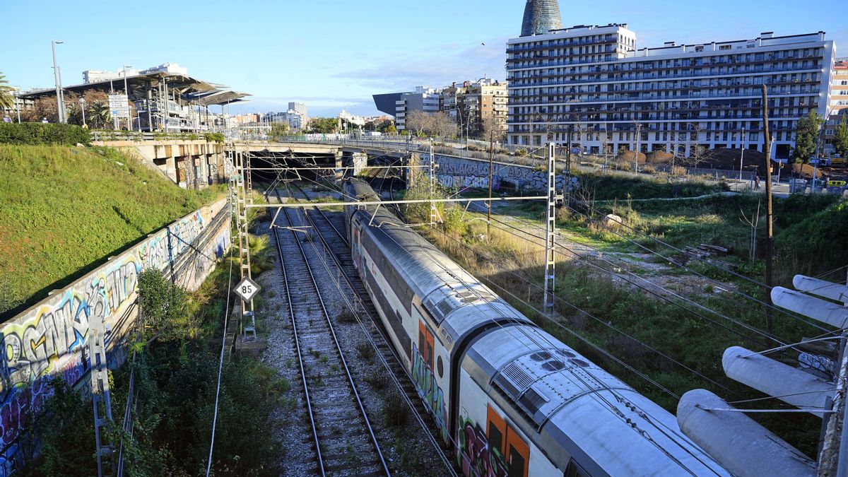 Adif asegura que mantiene 23 actuaciones «urgentes» en las vías de Rodalies para reanudar el servicio