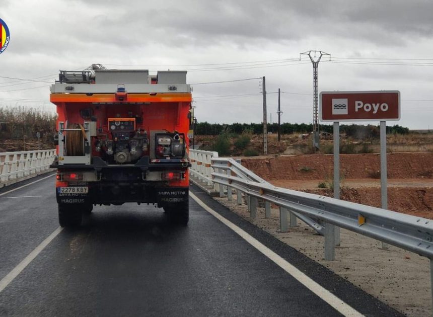 La jueza de la dana pide a los Bomberos la identidad de los efectivos retirados del barranco del Poyo para citarlos de testigos