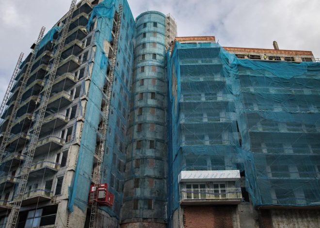 El edificio de València toma forma tras el incendio con 10 muertos: Dragados hace la obra por 20 millones y el seguro paga