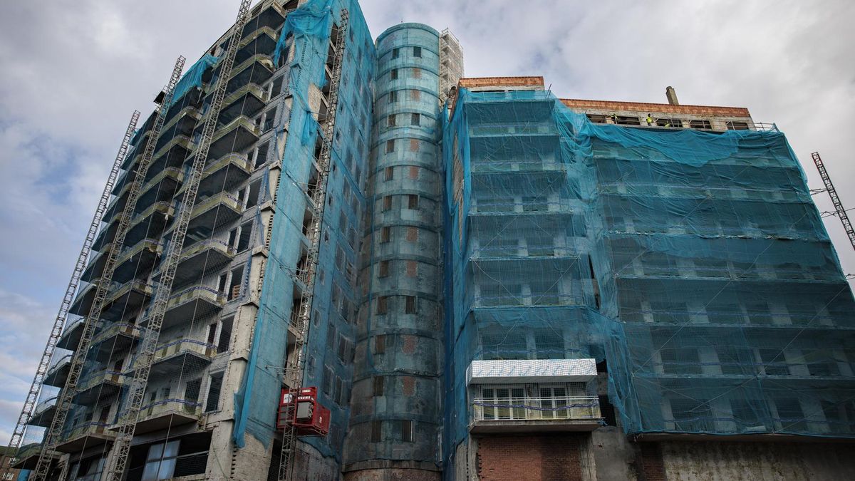 El edificio de València toma forma tras el incendio con 10 muertos: Dragados hace la obra por 20 millones y el seguro paga