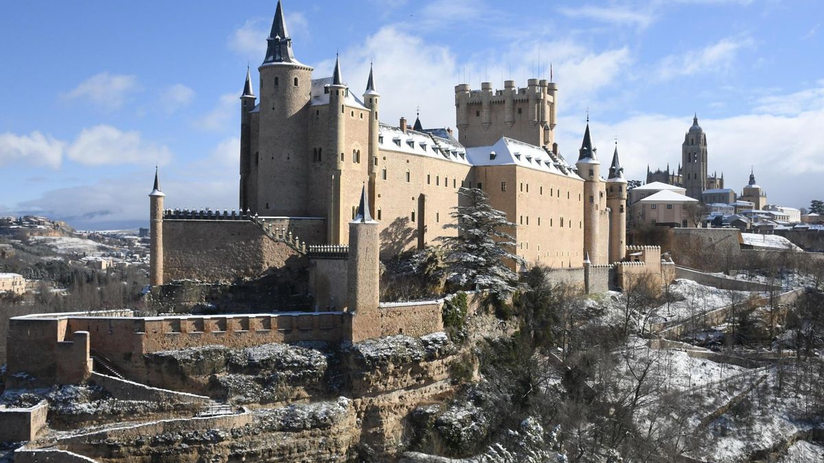 Las nevadas y los vientos fuertes costeros siguen este martes por el impacto de Francis con casi toda la península con avisos