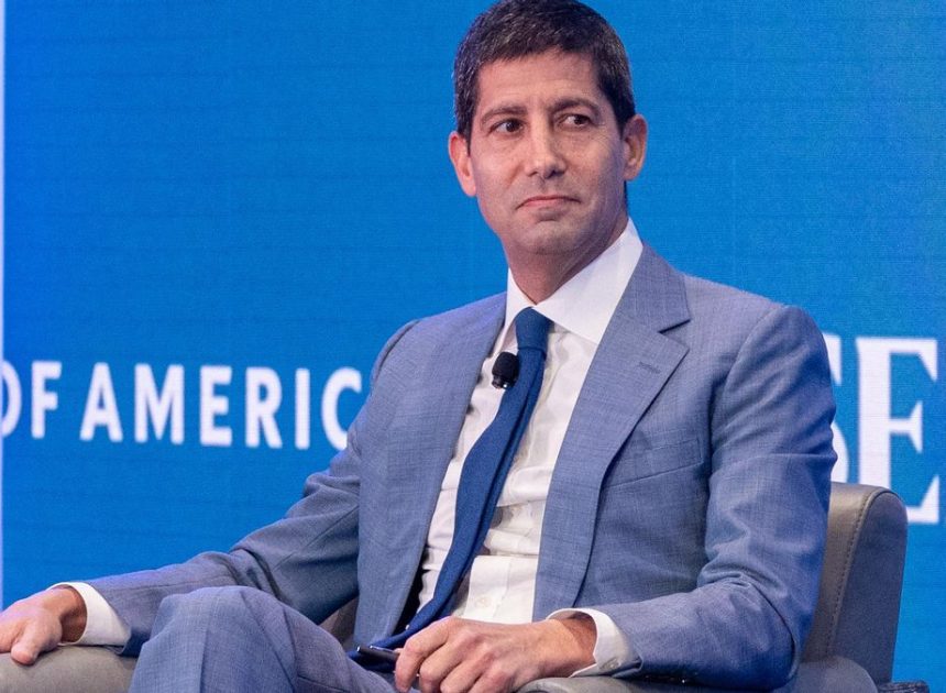 Kevin Warsh, ex miembro de la junta de gobernadores de la Fed, se perfila como el elegido por Trump para relevar a Powell