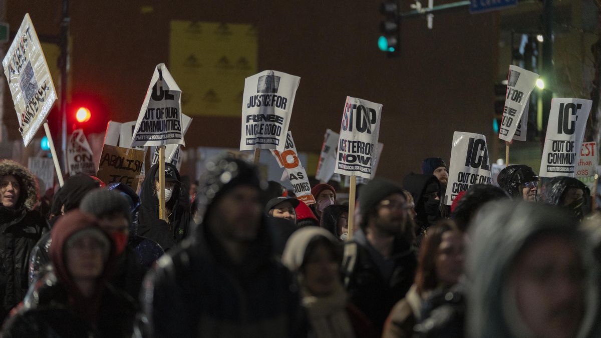 La esposa de la víctima del ICE en Mineápolis: «Nosotras teníamos silbatos. Ellos, armas»