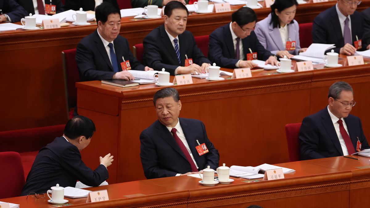 Wang Huning, un chino en el zapato