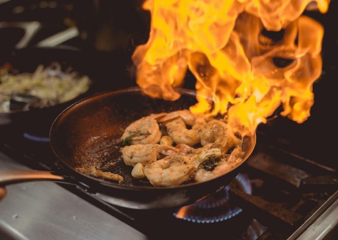 Los trucos que nunca fallan a este cocinero profesional para alargar la vida de sus sartenes