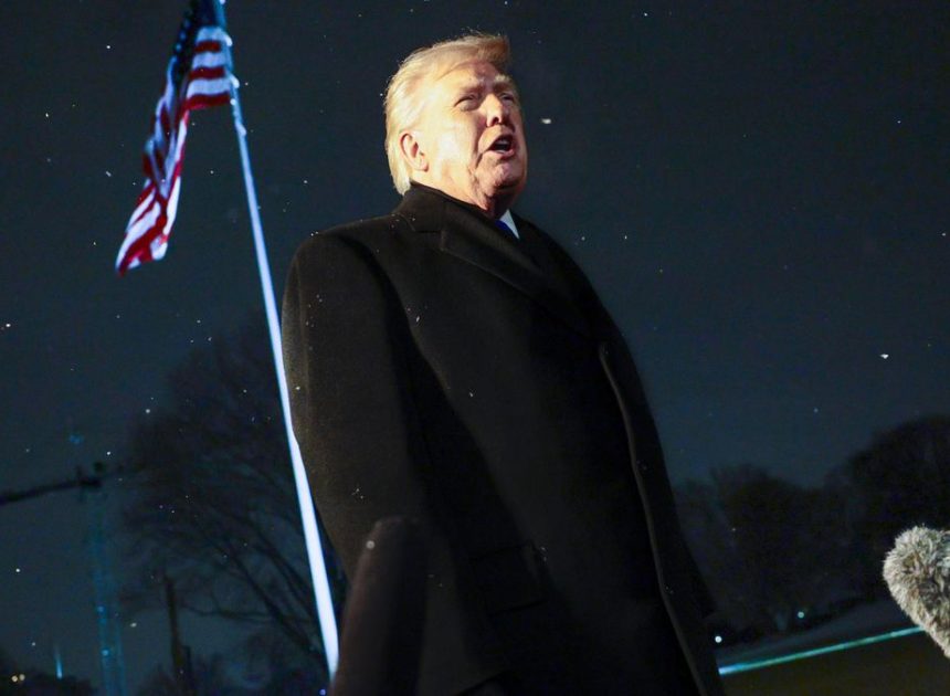 Trump estalla contra Bad Bunny por su actuación en la Super Bowl: «Nadie entiende ni una palabra de lo que dice este tipo, y el baile es repugnante»