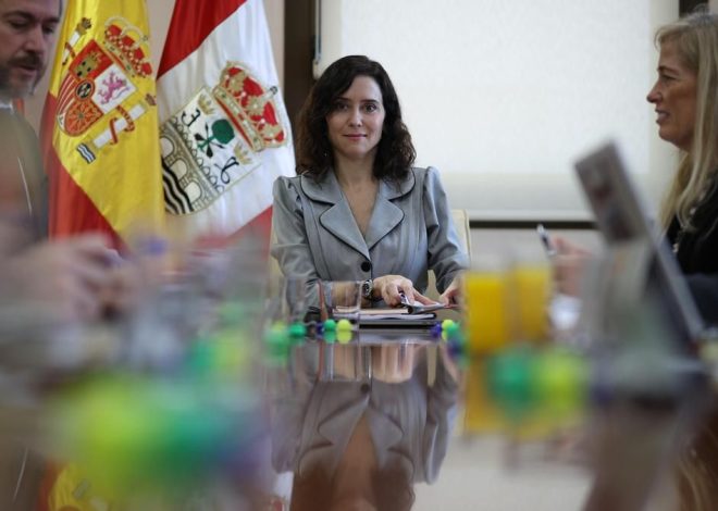 El Supremo obliga a Ayuso a librar de las guardias a las médicas durante el primer año de lactancia sin perder dinero