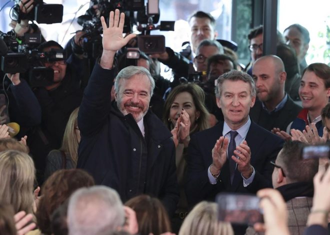 Feijóo pide a Vox “entenderse con responsabilidad” y “no repetir los errores de 2023” en pleno ciclo electoral