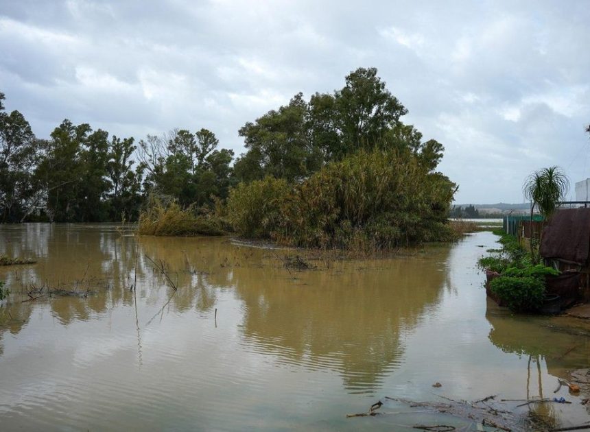 Ríos desbordados, cascadas y situación crítica en la Serranía de Ronda de Málaga por el paso de la borrasca Leonardo