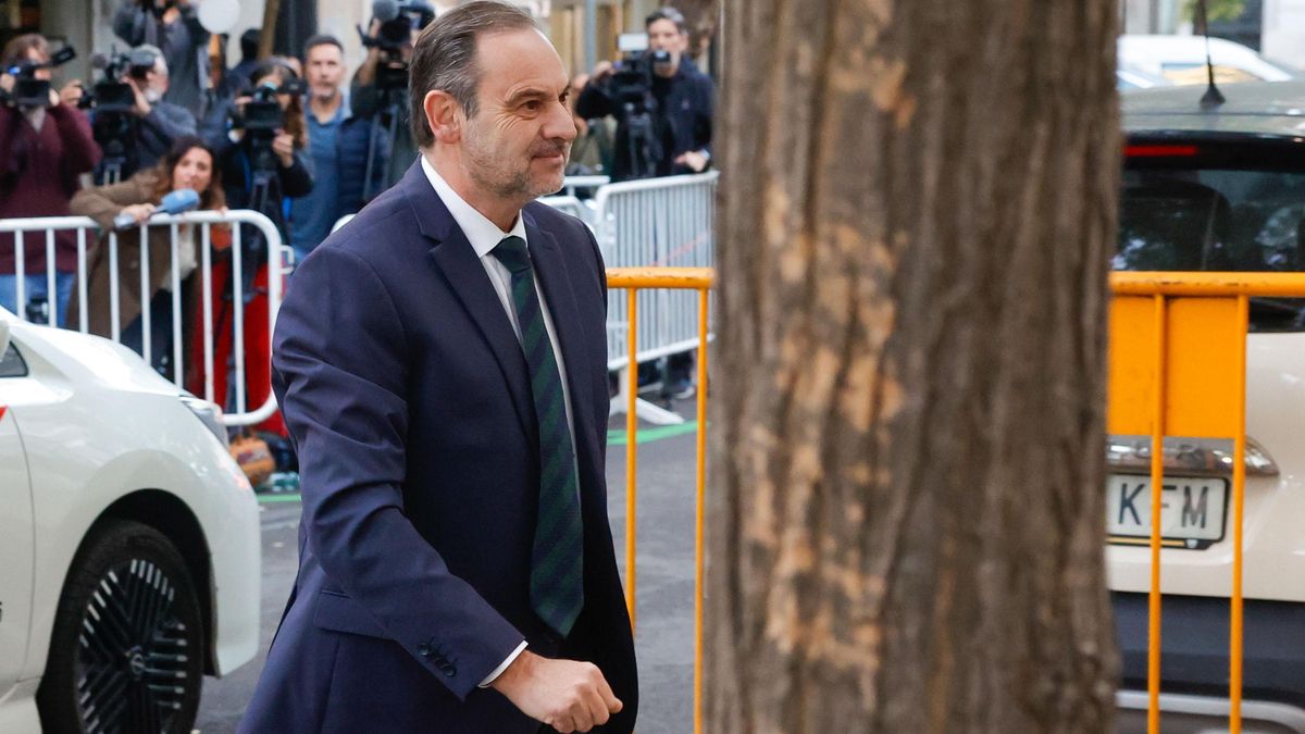 El Congreso no indemnizará a Ábalos por su cese al estar suspendido cuando lo pidió y ser incompatible con su jubilación