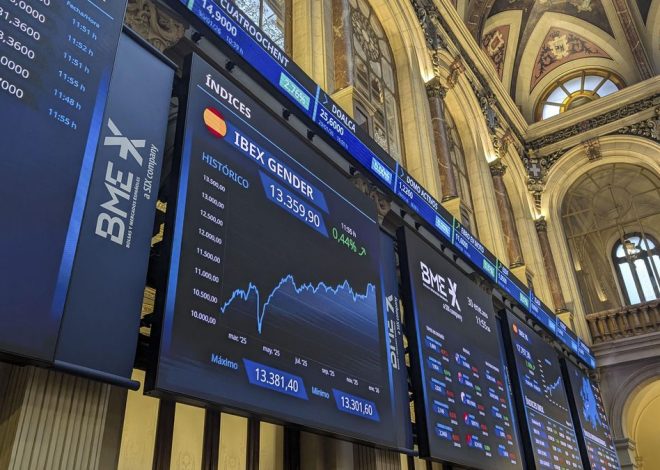 El IBEX 35 supera por primera vez los 18.000 puntos tras el desplome de los precios del oro y la plata