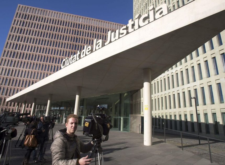 La Justicia ordena investigar la filtración policial en 2014 de datos de los jueces partidarios de una consulta en Catalunya