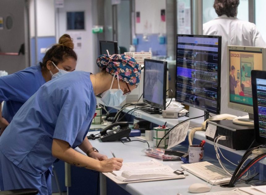 Un estudio afirma que las enfermeras pueden sustituir a los médicos en algunas tareas e incluso hacerlo mejor