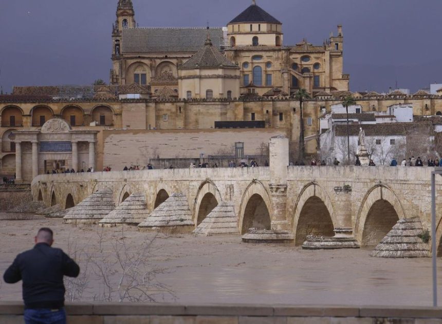 La borrasca Marta vuelve a traer lluvia y viento fuerte para este fin de semana y mantiene más de una decena de comunidades en alerta